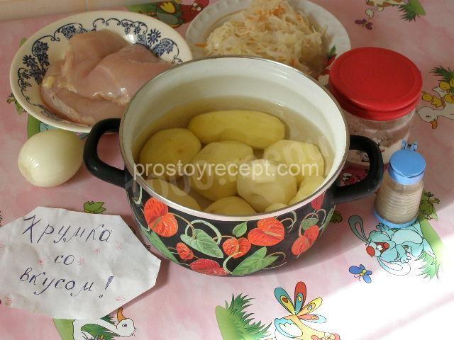 Тушеная картошка с мясом и квашеной капустой