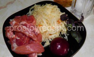 Квашеная капуста с мясом в мультиварке Квашеная капуста с мясом в мультиварке - Шаг 1
