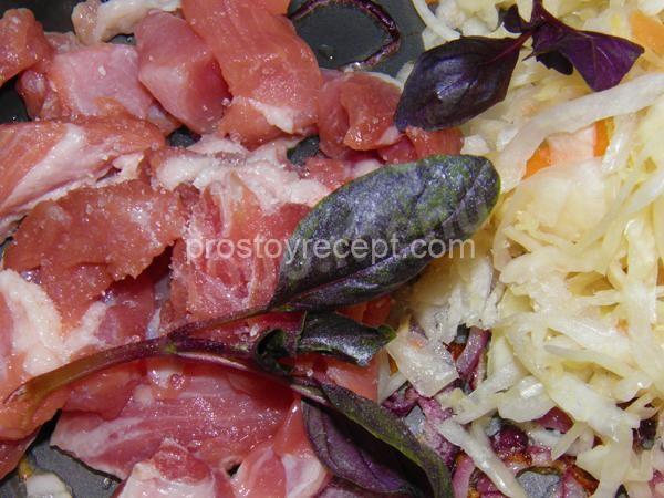 Квашеная капуста с мясом в мультиварке