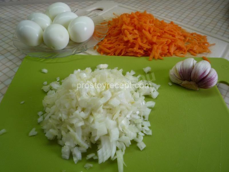 Мясное пасхальное кольцо с яйцами