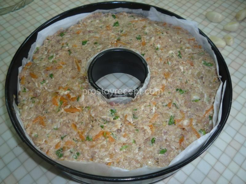 Мясное пасхальное кольцо с яйцами