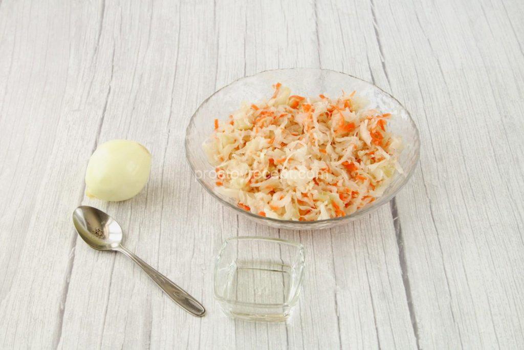 Как сделать дрожжевой пирог с квашеной капустой в духовке? Для