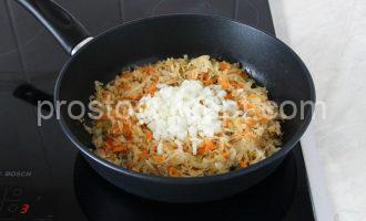 Пирог с квашеной капустой в духовке - Шаг 3