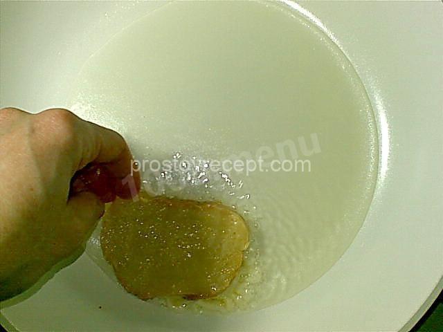 Гренки из батона с яйцом, сметаной и чесноком