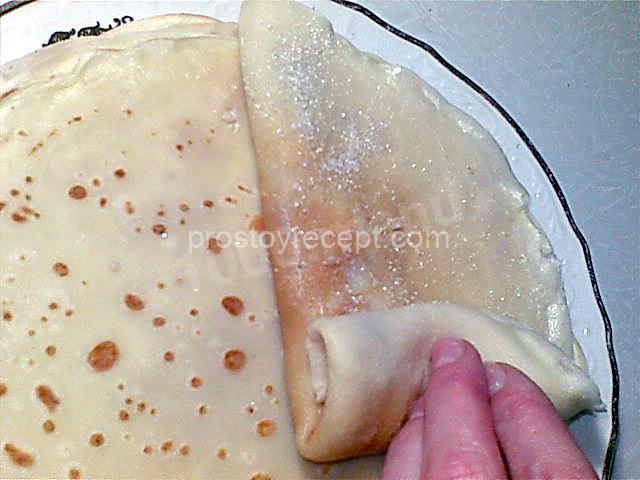 Розовые розы или блинчики на молочной сыворотке с розовым вареньем и мюсли