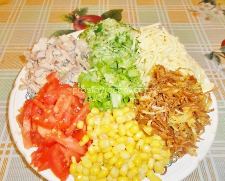 Салат Королевский с курицей и кукурузой