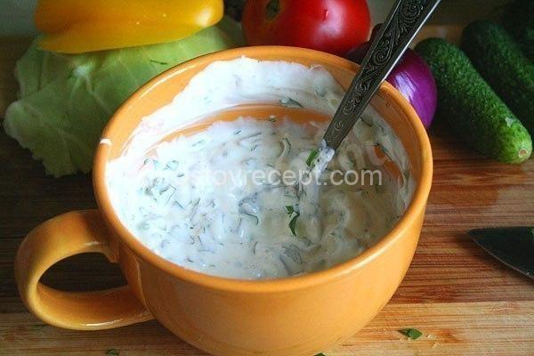 Сначала приготовим соус, чтобы он постоял какое-то время и хорошо