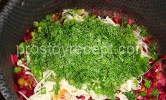 Вкусный винегрет с селедкой зеленым луком и капустой - Шаг 13