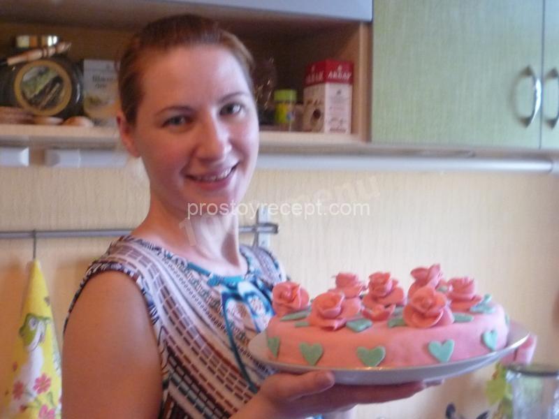 Подавайте торт к столу.